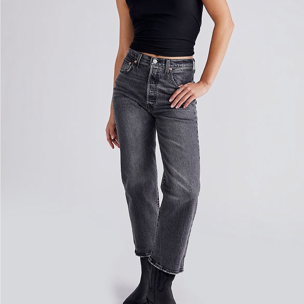 ✨NEW!✨Free People Levi’s Ribcage Straight Ankle Jeans